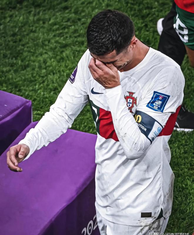 花有重开日，人无再少年，C罗用眼泪告别世界杯，他离退役不远了